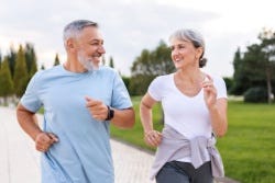 Fit ouder stel loopt hard Fit ouder stel loopt hard