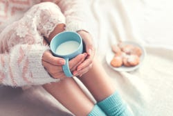 Vrouw met beker melk Vrouw met beker melk