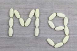 Magnesiumtabletten vormen de letters Mg Magnesiumtabletten vormen de letters Mg