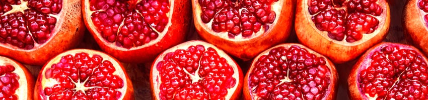 Doorgesneden granaatappels Doorgesneden granaatappels