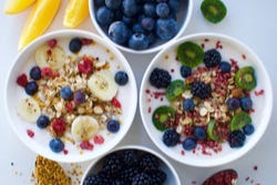 Yoghurt met fruit en noten Yoghurt met fruit en noten