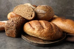 Broden gebakken met gist (Saccharomyces cerevisiae) Broden gebakken met gist (Saccharomyces cerevisiae)