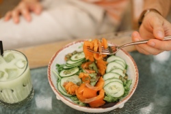 Salade met komkommer en wortel Salade met komkommer en wortel