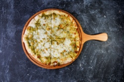 Gedroogde oregano op pizza