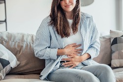 Vrouw met 'rommelende' buik