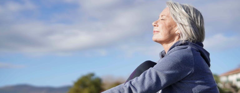 Sportieve vrouw in de zon