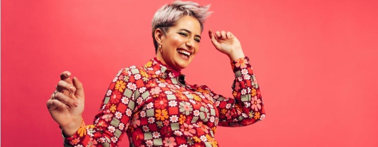 Emergieke, blije vrouw