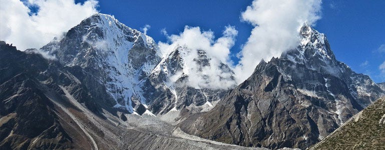 Shilajit komt uit de Nepalese bergen