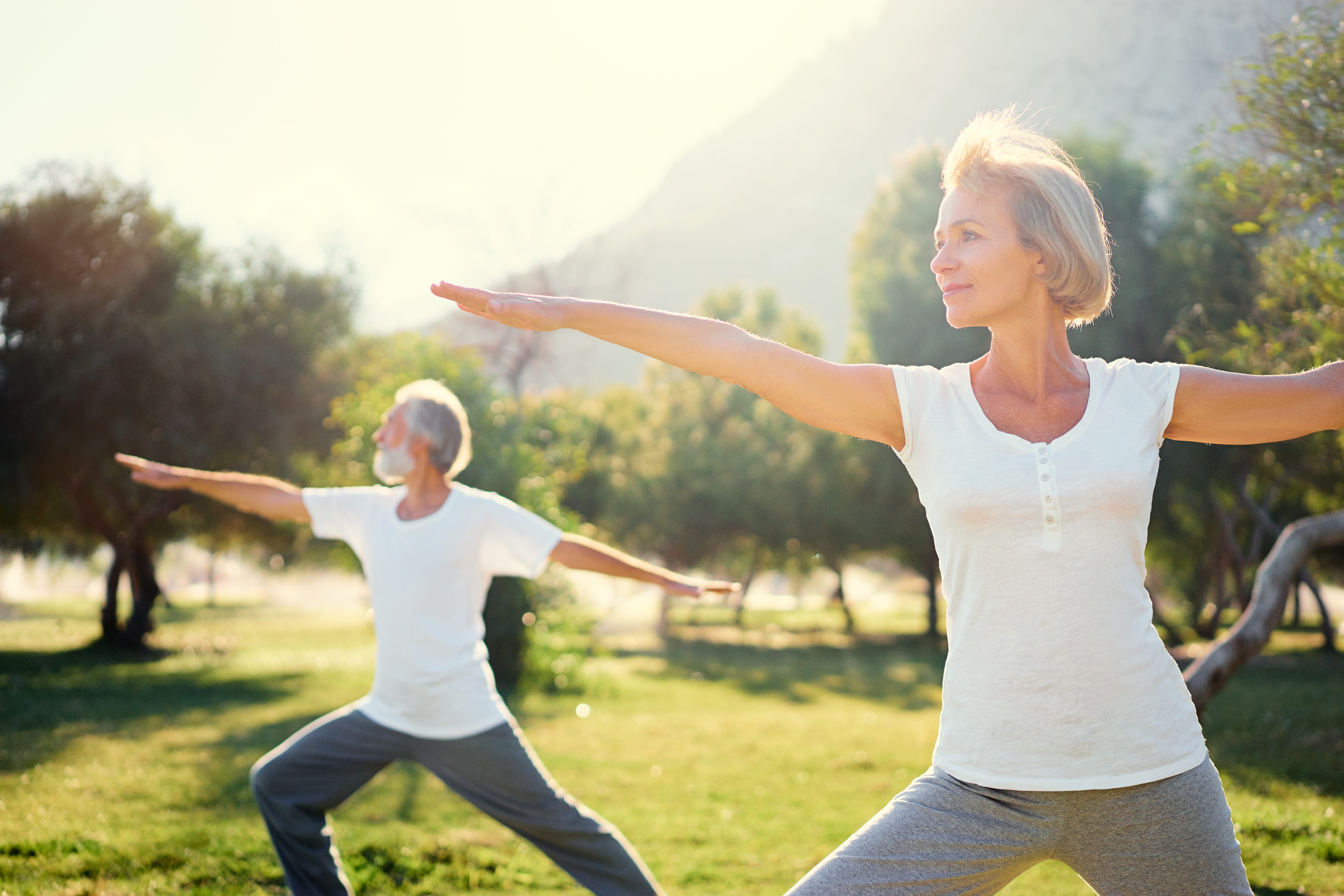 Vrouwen in yogapose