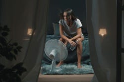 Vrouw lijdt onder nachtzweet Vrouw lijdt onder nachtzweet