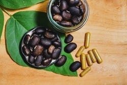 Capsules met mucuna prurienspoeder Capsules met mucuna prurienspoeder