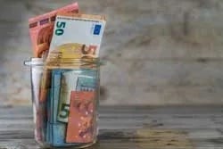 Geld in een glazen potje Geld in een glazen potje