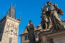 Statue der heiligen Cosmas und Damian