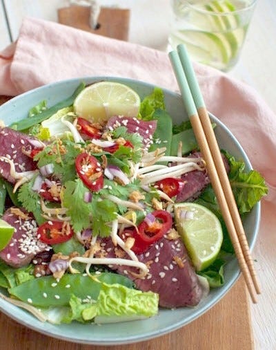 Thailandischer Salat mit Steak