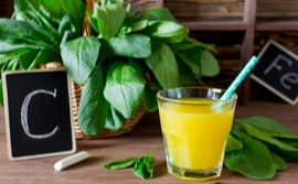 Het ijzer uit spinazie wordt door vitamine C uit sinaasappelsap beter opgenomen