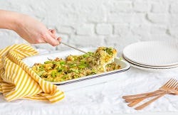 ovenschotel met zalm, aardappelen en broccoli