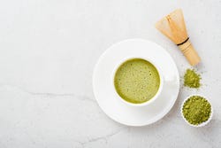 Matcha is de poedervorm van groene theebladeren Matcha is de poedervorm van groene theebladeren