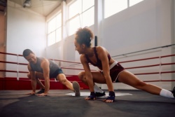 Koppel traint samen in de boksring Koppel traint samen in de boksring