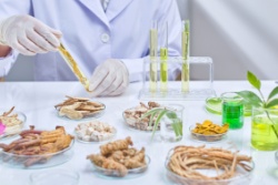 Natuurlijke kruidenextracten in een lab