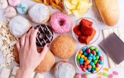 Suiker tast ons tandglazuur aan Suiker tast ons tandglazuur aan