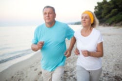 Koppel aan het joggen